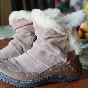Earth brand casual ankle boots size 8B